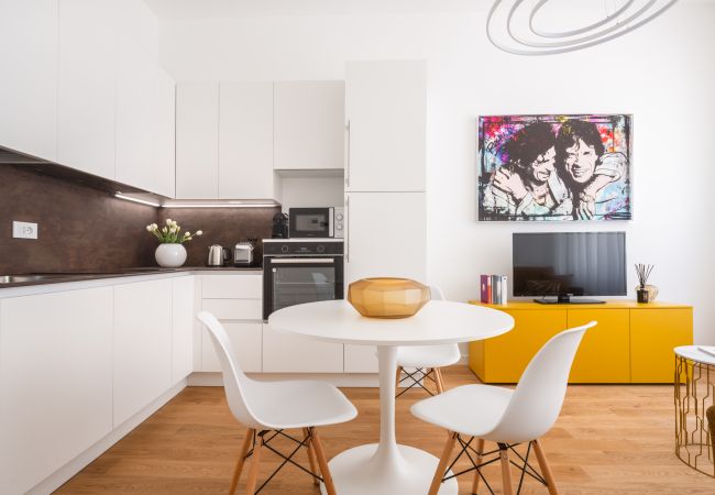  a Milano - San Babila Design Apartment R&R